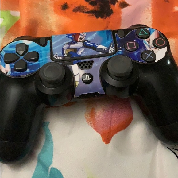 Ps4 controller with a custom wrap - Picture 1 of 3